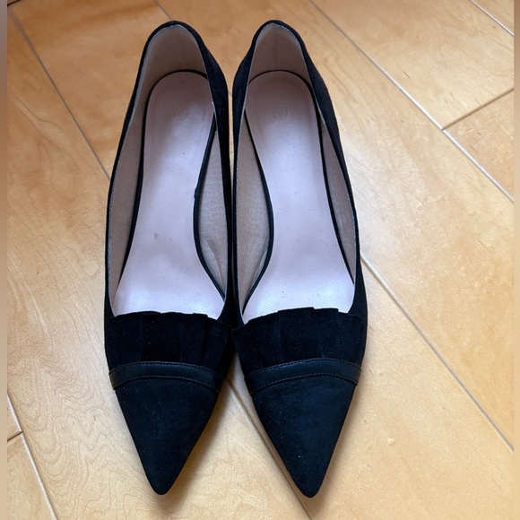 Shoes - 🤍 Woman’s heeled shoes🤍 size 9